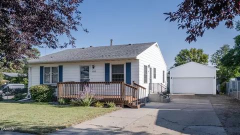2302 Hoover Ave, Bismarck, ND 58501