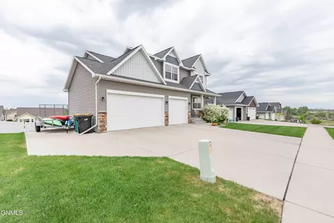 2715 Calgary Ave, Bismarck, ND 58503 photo 5