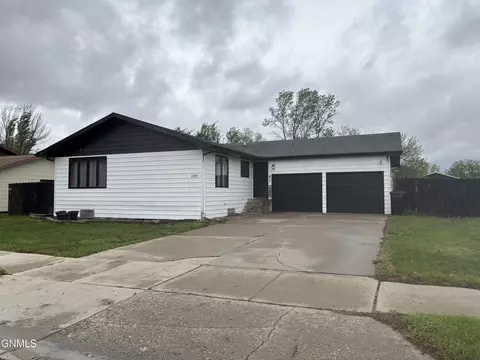 2414 15th Ave W, Williston, ND 58801