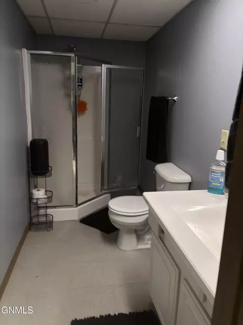 Bath - 2414 15th Ave W, Williston, ND 58801 photo 2 of 2