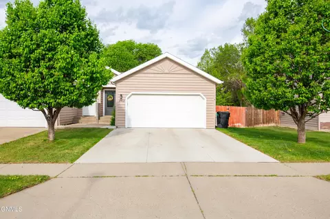 1912 San Diego Dr, Bismarck, ND 58504