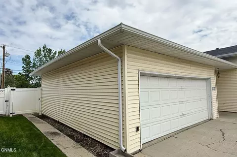Exterior - 618 11th St W, Williston, ND 58801 photo 10 of 10