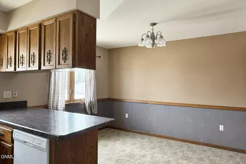 Dining - 618 11th St W, Williston, ND 58801 photo 2 of 3