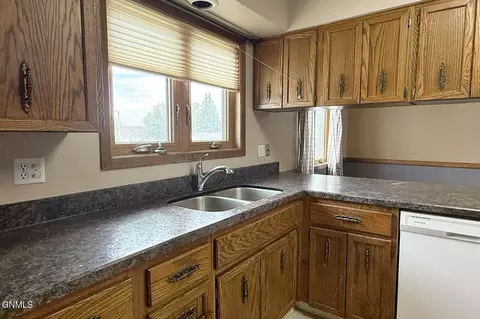 Kitchen - 618 11th St W, Williston, ND 58801 photo 7 of 9
