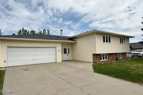 Exterior - 618 11th St W, Williston, ND 58801 photo 5 of 10