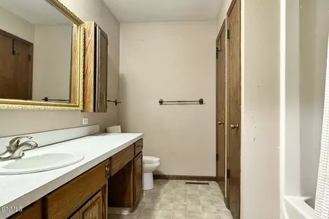 Bath - 618 11th St W, Williston, ND 58801 photo 3 of 4