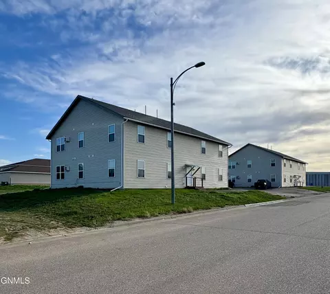 202 206 10th Ave SE, Crosby, ND 58730