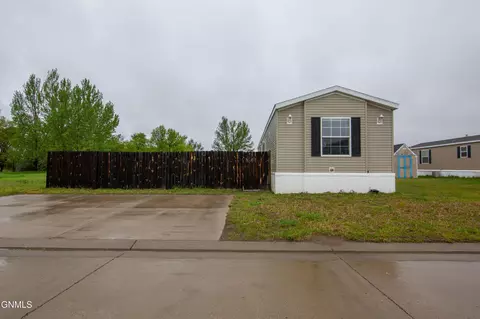 281 Partridge Ln, Lincoln, ND 58504