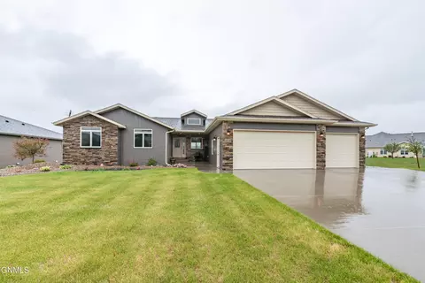 3318 Montana Dr, Bismarck, ND 58503