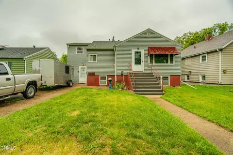 926 12 St N, Bismarck, ND 58501