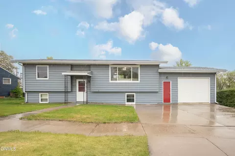 407 7th St N, New Salem, ND 58563
