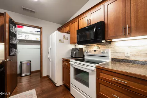 1780 Calgary Ave, Bismarck, ND 58503 photo 6