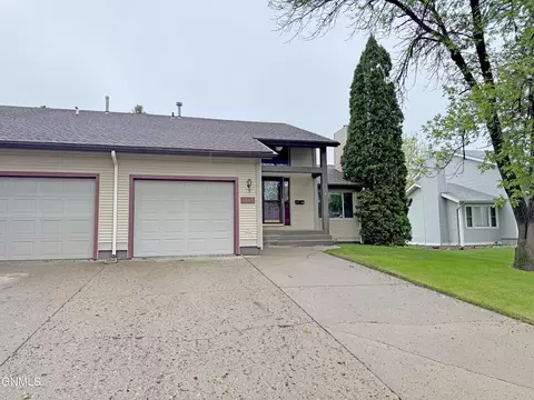 1740 Grandview Ln, Bismarck, ND 58503