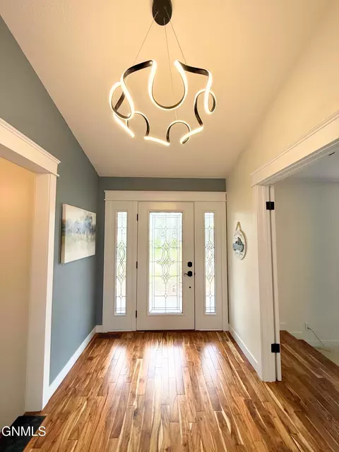 Entry Way - 116 23rd St E, Williston, ND 58801 photo 2 of 4