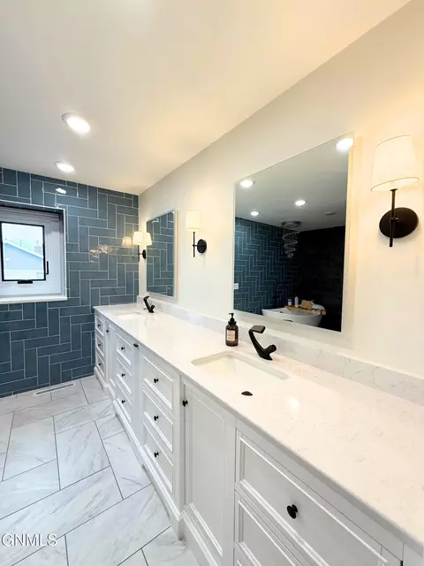 Bath - 116 23rd St E, Williston, ND 58801 photo 2 of 14