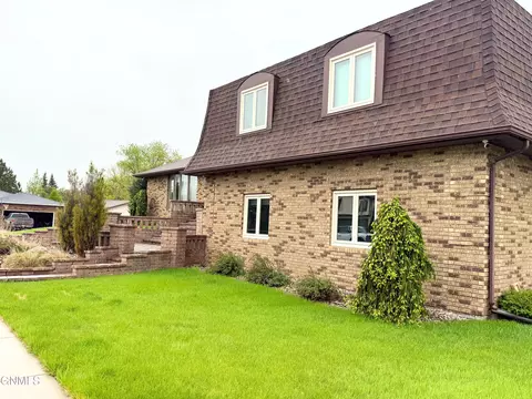 Exterior - 116 23rd St E, Williston, ND 58801 photo 5 of 7