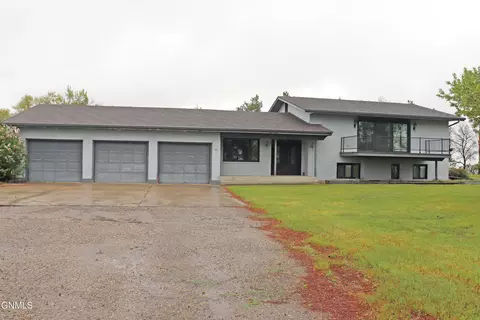 Exterior - 1701 31st St NW, Mandan, ND 58554 photo 11 of 26