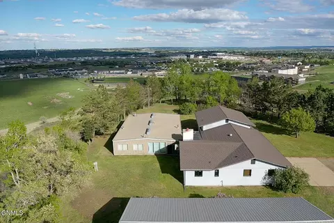 View/Area - 1701 31st St NW, Mandan, ND 58554 photo 2 of 22