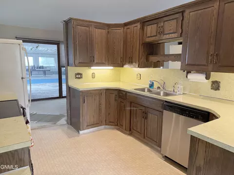 Kitchen - 1701 31st St NW, Mandan, ND 58554 photo 1 of 3