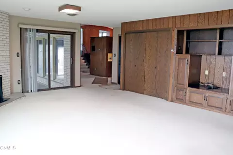 Living - 1701 31st St NW, Mandan, ND 58554 photo 6 of 9