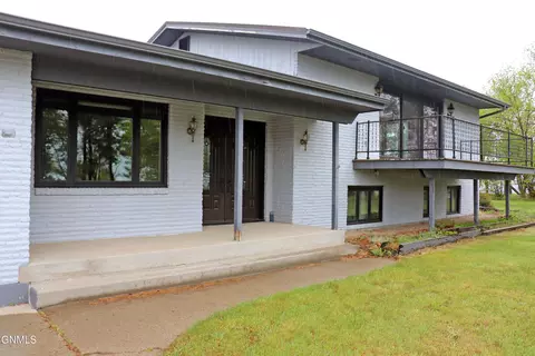 Exterior - 1701 31st St NW, Mandan, ND 58554 photo 12 of 26