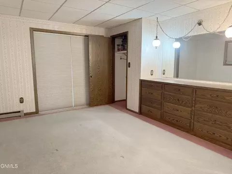Bedroom - 1701 31st St NW, Mandan, ND 58554 photo 4 of 8