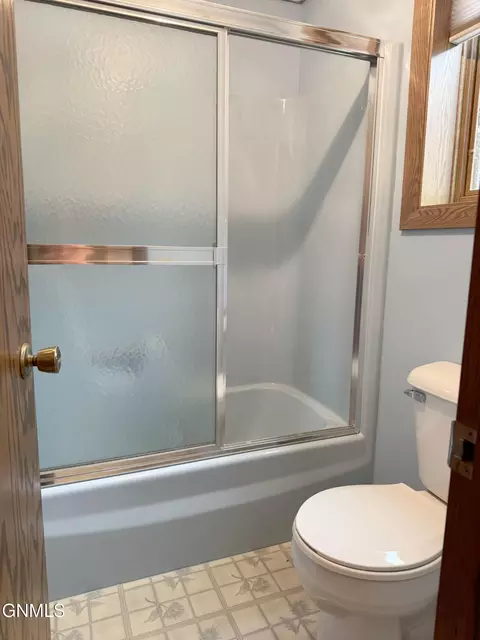Bath - 1701 31st St NW, Mandan, ND 58554 photo 3 of 5