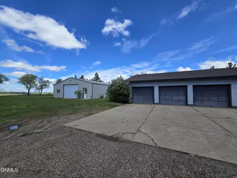 Exterior - 1701 31st St NW, Mandan, ND 58554 photo 25 of 26
