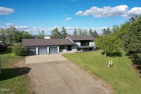Exterior - 1701 31st St NW, Mandan, ND 58554 photo 20 of 26