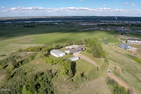 View/Area - 1701 31st St NW, Mandan, ND 58554 photo 4 of 22