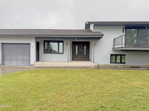 Exterior - 1701 31st St NW, Mandan, ND 58554 photo 14 of 26