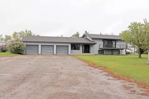 Exterior - 1701 31st St NW, Mandan, ND 58554 photo 9 of 26