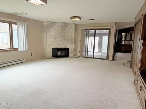 Living - 1701 31st St NW, Mandan, ND 58554 photo 4 of 9