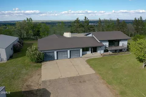 Exterior - 1701 31st St NW, Mandan, ND 58554 photo 21 of 26
