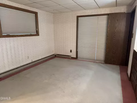 Bedroom - 1701 31st St NW, Mandan, ND 58554 photo 3 of 8