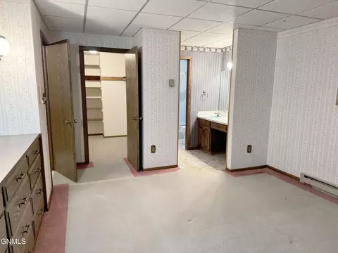 Bedroom - 1701 31st St NW, Mandan, ND 58554 photo 5 of 8