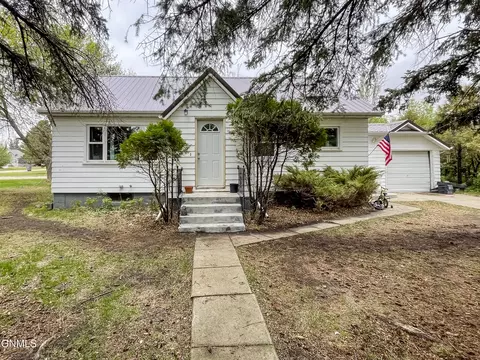 20 3rd Ave, Makoti, ND 58756