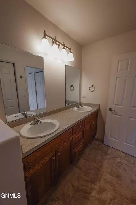 Bath - 2808 29th Ave W, Williston, ND 58801 photo 5 of 5