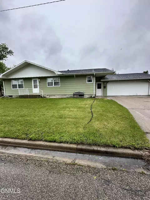 275 8th Ave S, Carrington, ND 58421