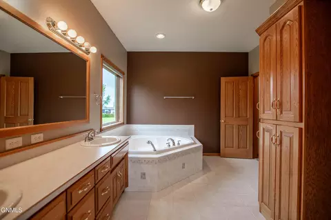Bath - 7400 Chestnut Dr, Bismarck, ND 58504 photo 7 of 12