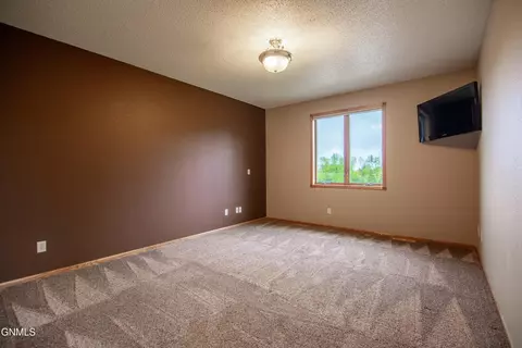 Bedroom - 7400 Chestnut Dr, Bismarck, ND 58504 photo 1 of 8