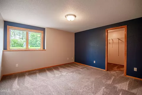 Bedroom - 7400 Chestnut Dr, Bismarck, ND 58504 photo 7 of 8
