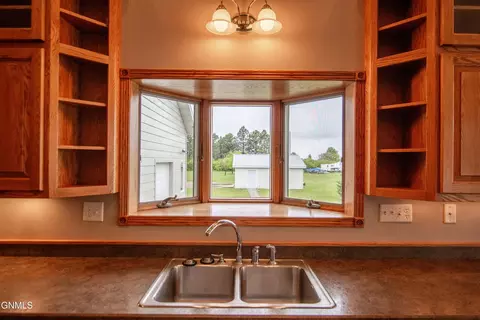 Kitchen - 7400 Chestnut Dr, Bismarck, ND 58504 photo 3 of 5