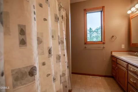 Bath - 7400 Chestnut Dr, Bismarck, ND 58504 photo 8 of 12
