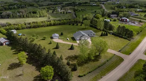 View/Area - 7400 Chestnut Dr, Bismarck, ND 58504 photo 3 of 8