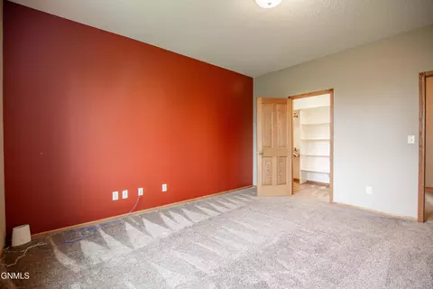 Bedroom - 7400 Chestnut Dr, Bismarck, ND 58504 photo 4 of 8