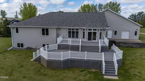 Exterior - 7400 Chestnut Dr, Bismarck, ND 58504 photo 4 of 7