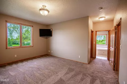 Bedroom - 7400 Chestnut Dr, Bismarck, ND 58504 photo 2 of 8