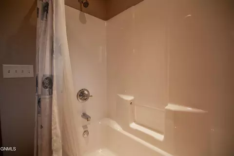 Bath - 7400 Chestnut Dr, Bismarck, ND 58504 photo 10 of 12