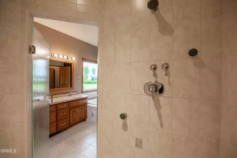 Bath - 7400 Chestnut Dr, Bismarck, ND 58504 photo 6 of 12